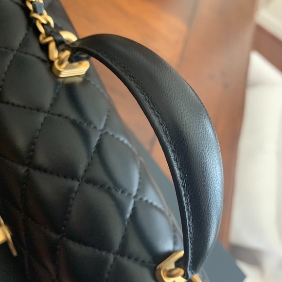 CHANEL Mini Flap with Top handle in Black Lambskin - Picture 3 of 5